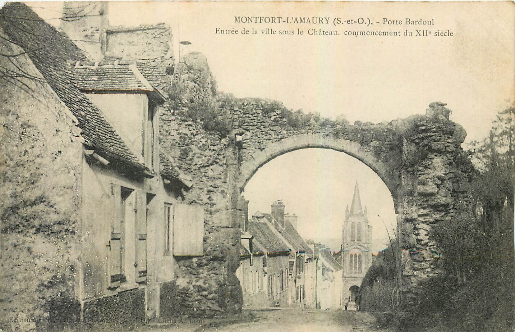 CPA Montfort l'Amaury Porte Bardoul Entree de la vilel sous le château