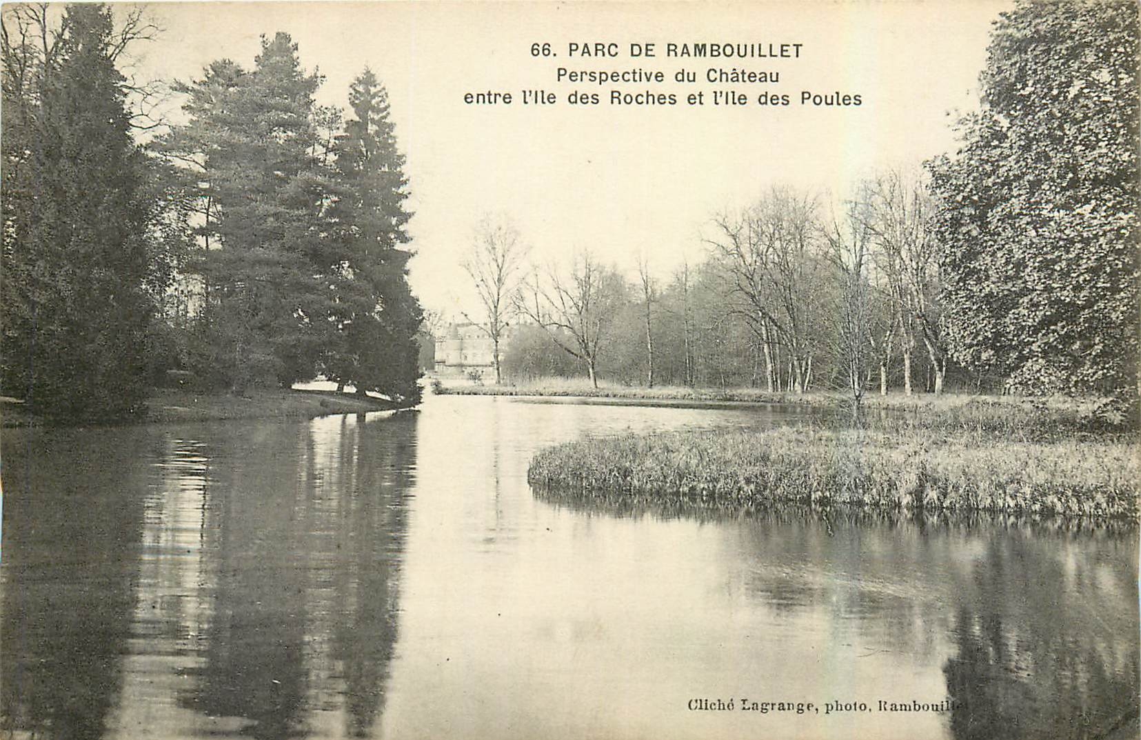 CPA Parc de Rambouillet Perspective du Chateau entre l