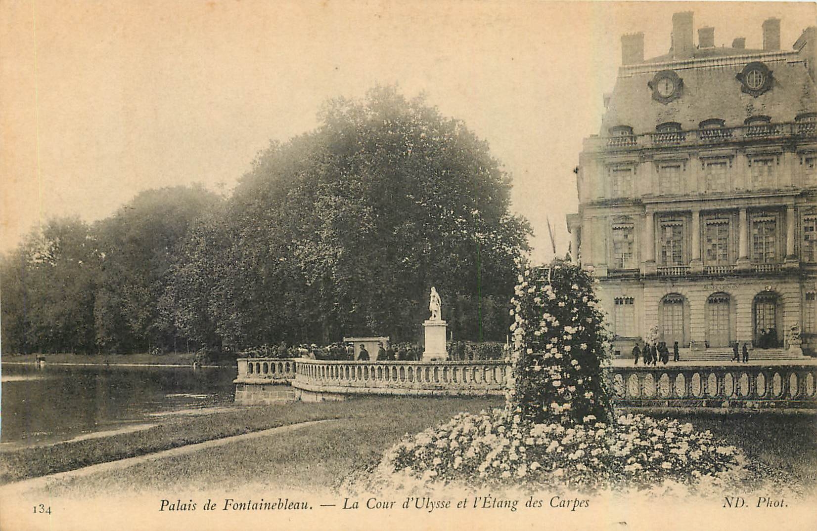 Palazzo di Fontainebleau — La Corte di Ulisse e il Laghetto delle Carpe