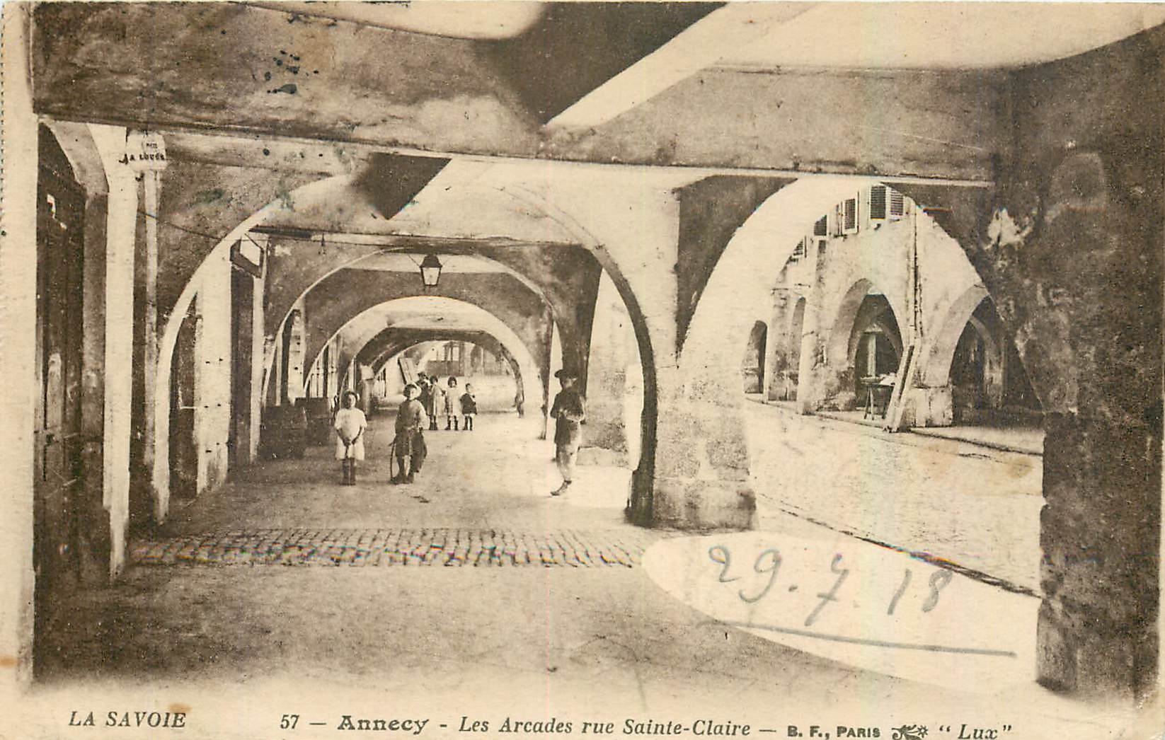CPA Annecy Les Arcades rue Sainte Claire 