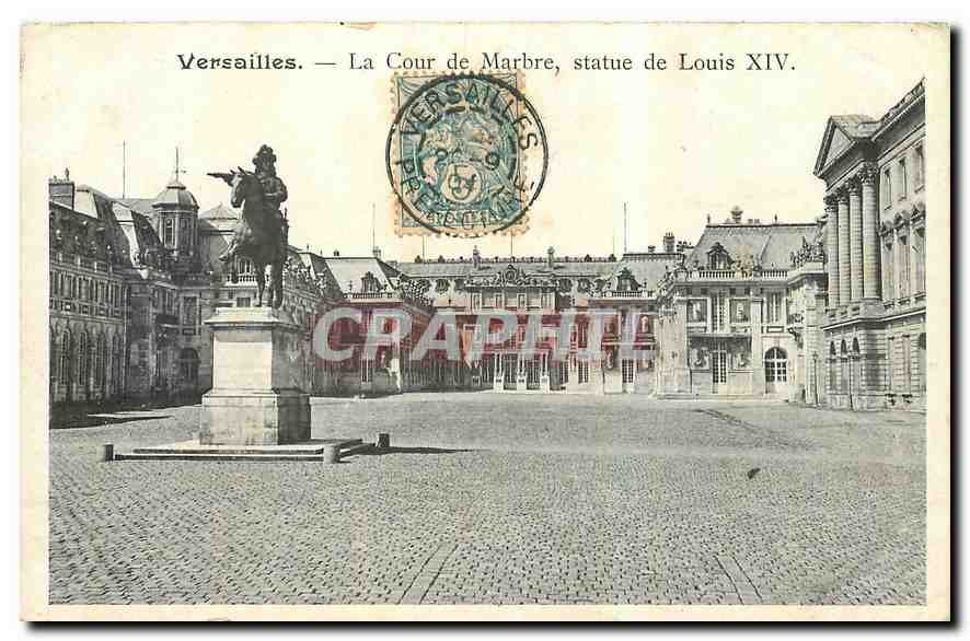 CPA Versailles La Cour de Marbre Statue de Louis XIV 