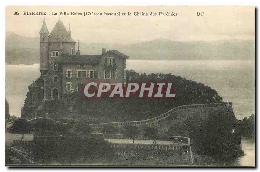 CPA Biarritz La Villa Belza Chateau basque et la Chaine des Pyrenees 