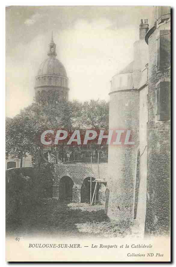 CPA Boulogne sur Mer Les Remparts et la cathedrale 