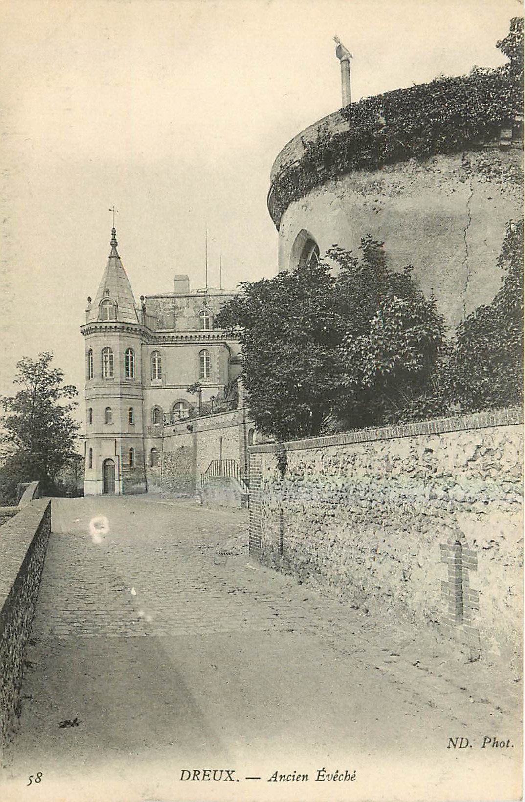 Dreux — Ancien Évêché — ND. Phot. n°58