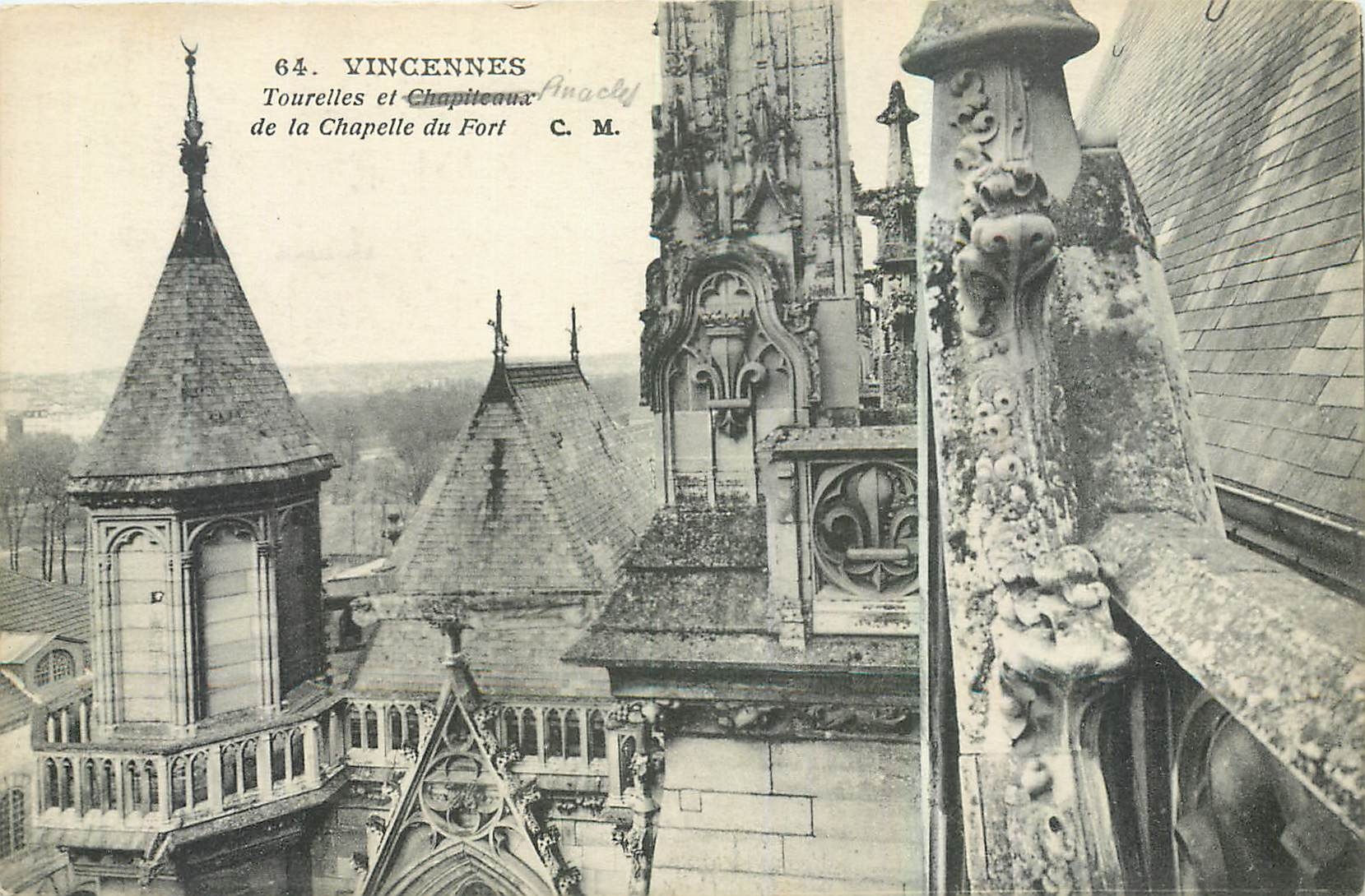 CPA Vincennes Tourelles et Chapiteaux de la Chapelle du Fort 