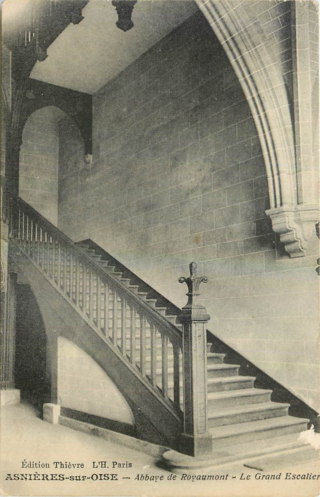 CPA Asnieres sur Oise Abbaye de Royaumont Le Grand Escalier 