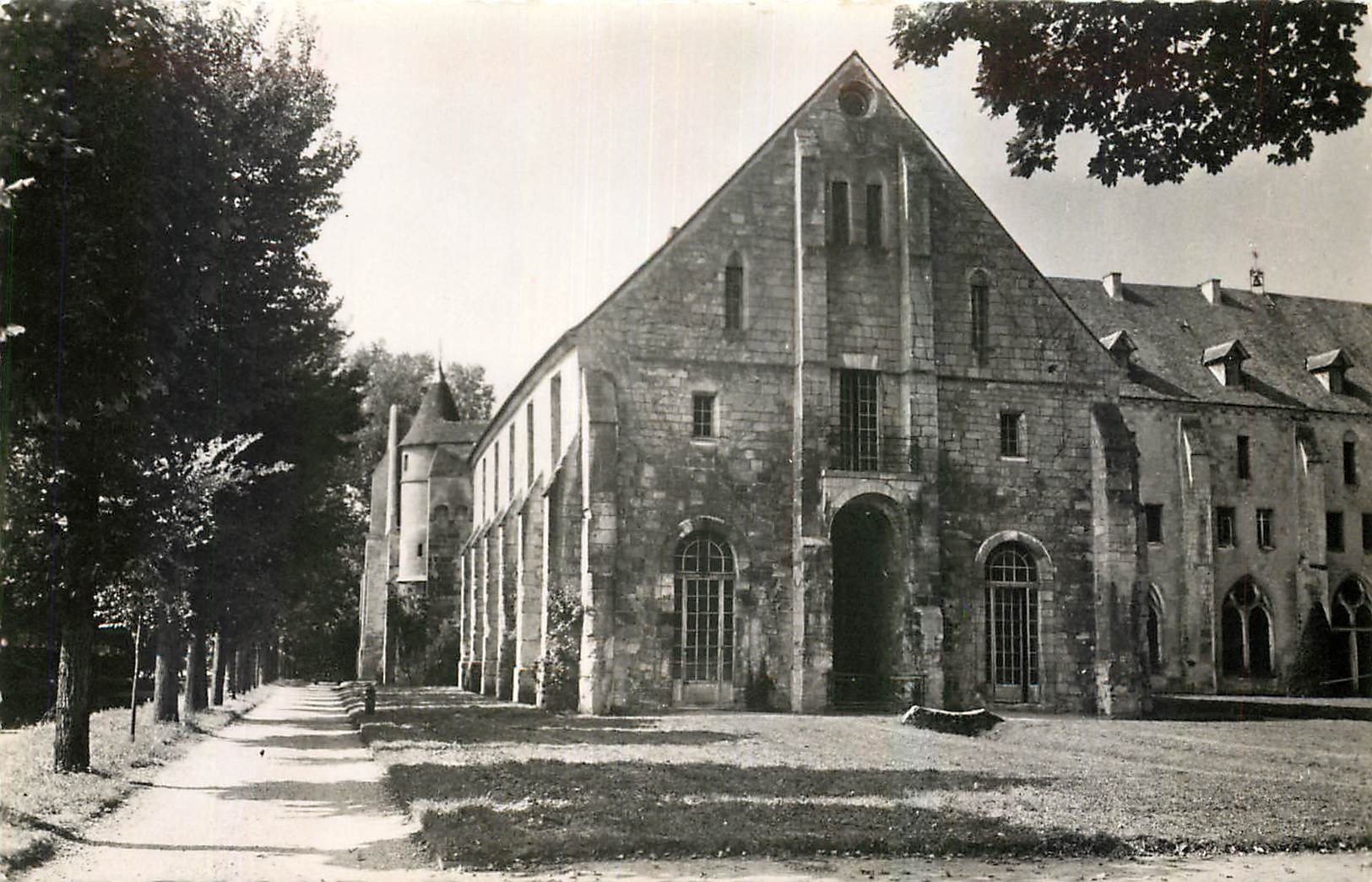 CPM Ancien Batiment des Travaux Abbaye de Royaumont