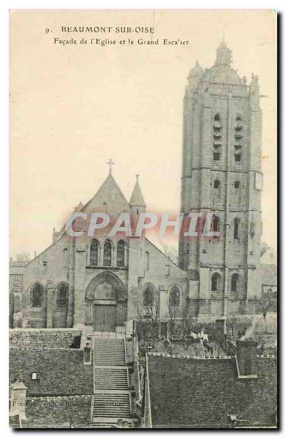 CPA Beaumont sur Oise Facade de l'Eglise et le Grand Escalier 