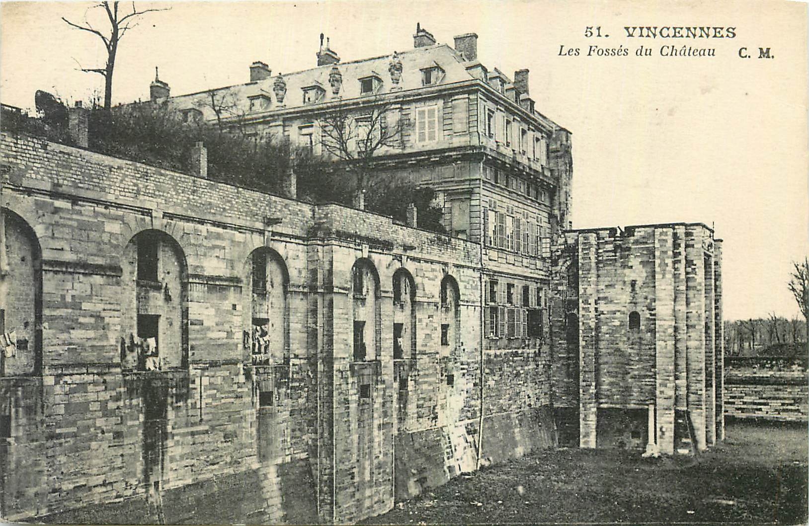 CPA Vincennes Les Fosses du Chateau 