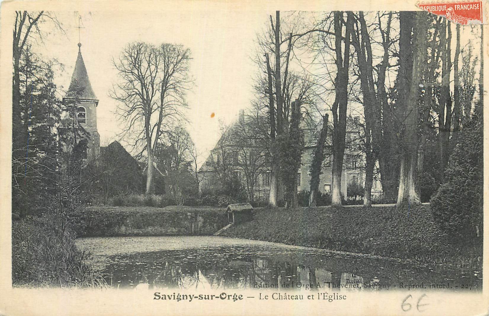 CPA Savigny sur Orge Le Chateau et l'Eglise 