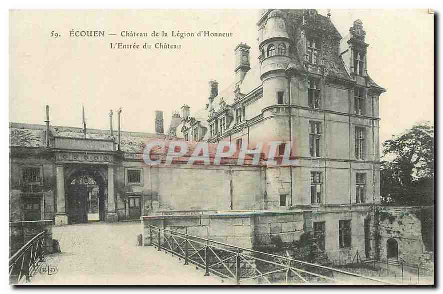CPA Ecouen Chateau de la Legion d'Honneur l'Entree du Chateau 