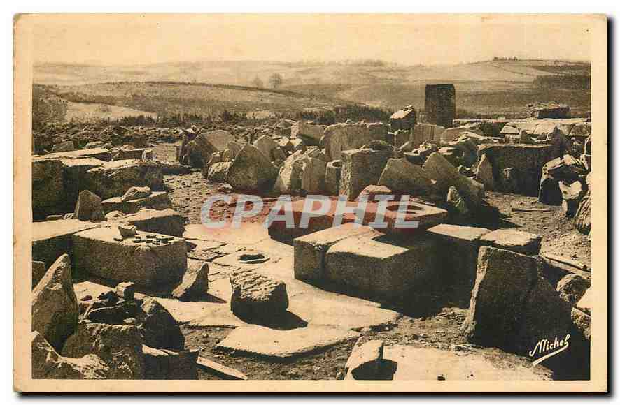 CPA Plateau des Millevaches Temple romain des Cars Urne funeraire Ruines classees Route Perols sur V