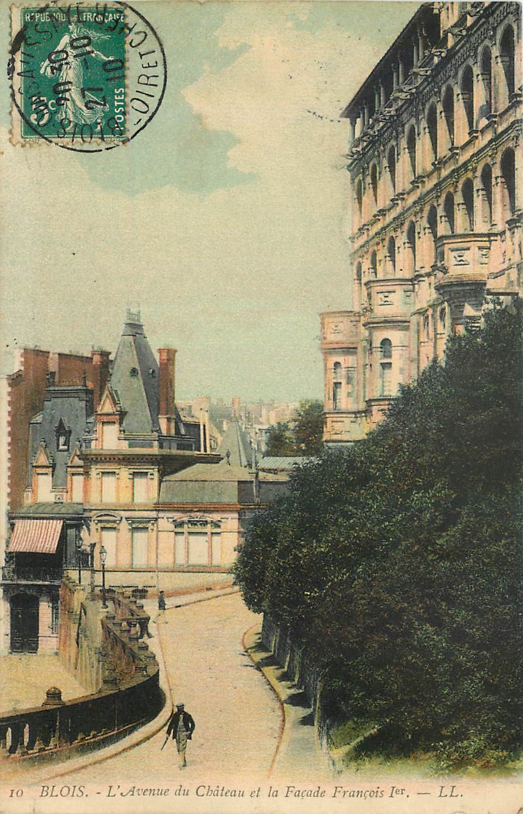 CPA Blois l'Avenue du Chateau et la Facade Francois I 