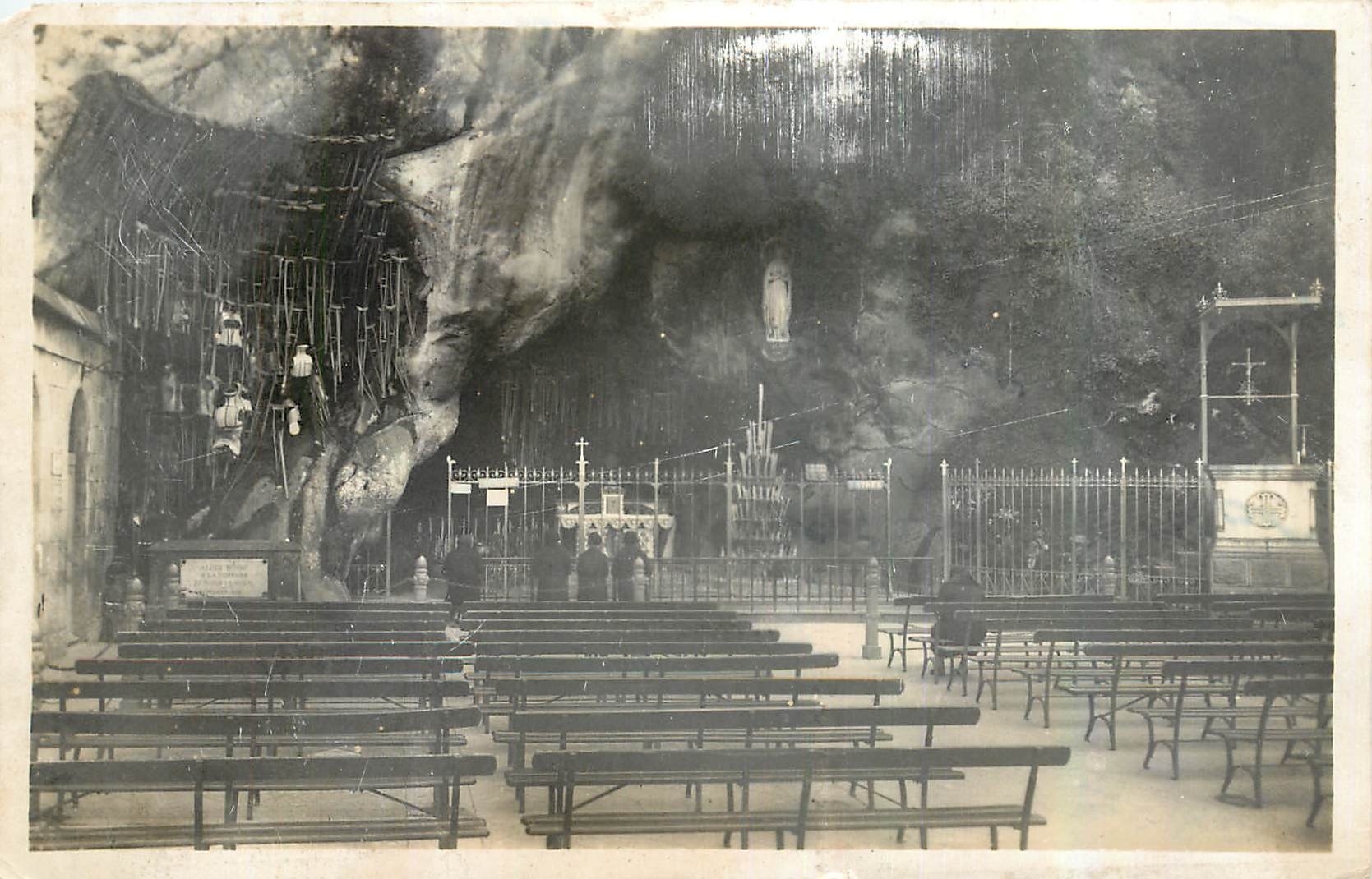 CPA Lourdes La Grotte Miraculeuse 