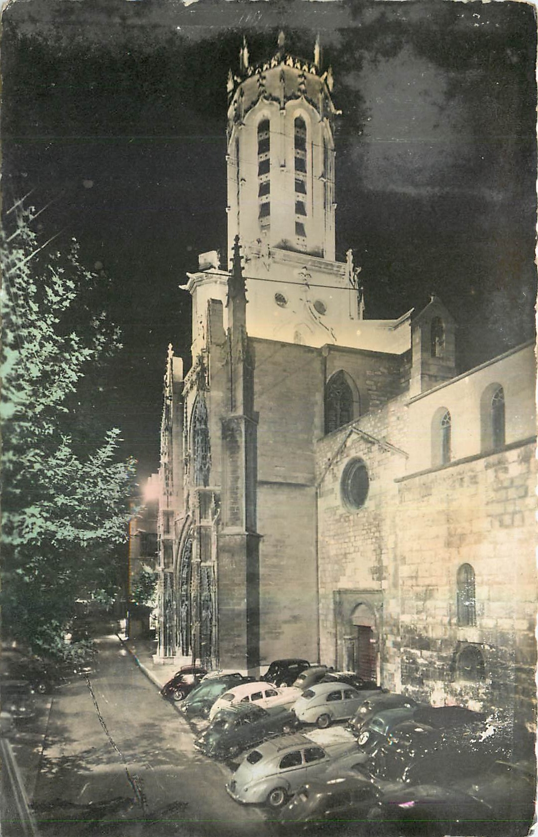 CPA La Cite du Roy Rene Aix en Provence Saint Sauveurs M H Facade et Clocher 