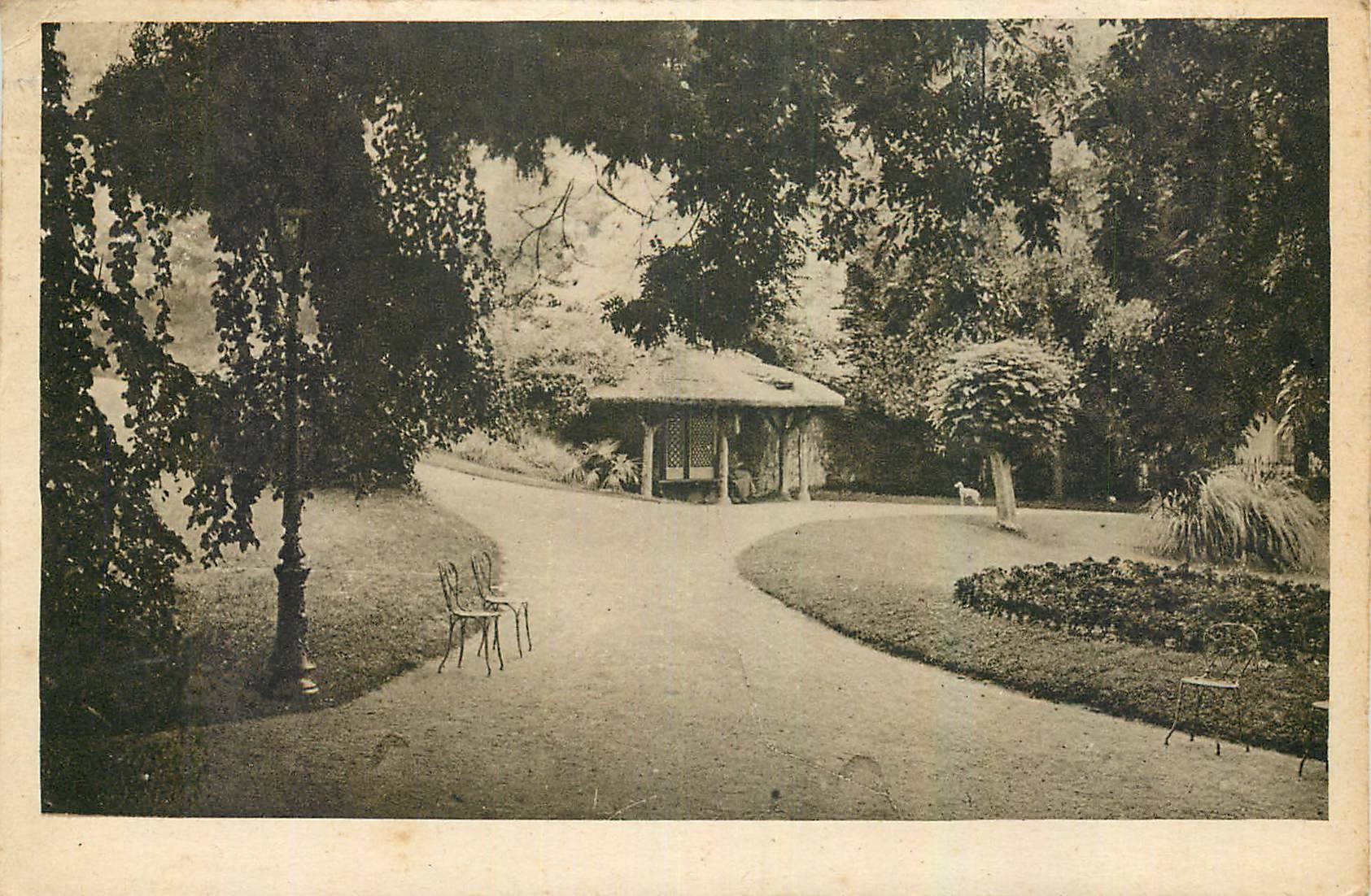CPA Vichy Un coin du Parc 