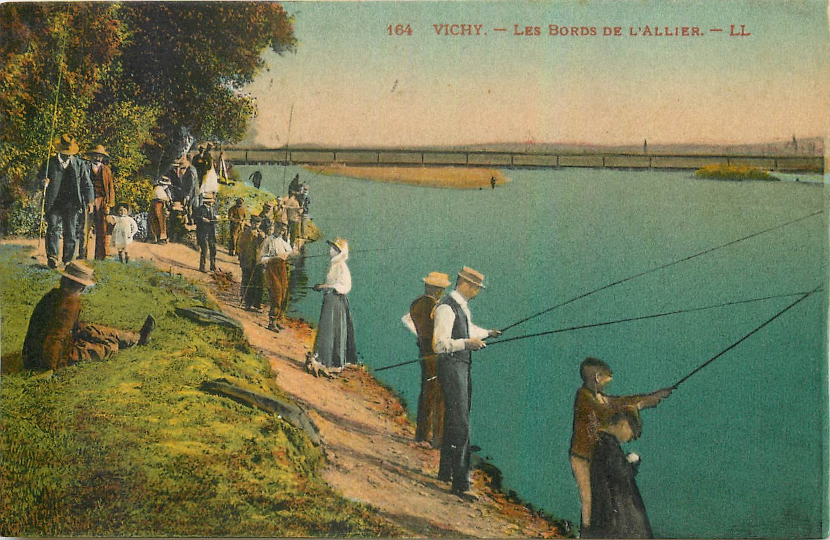 CPA Vichy Les bords de l'Allier Peche Pecheur