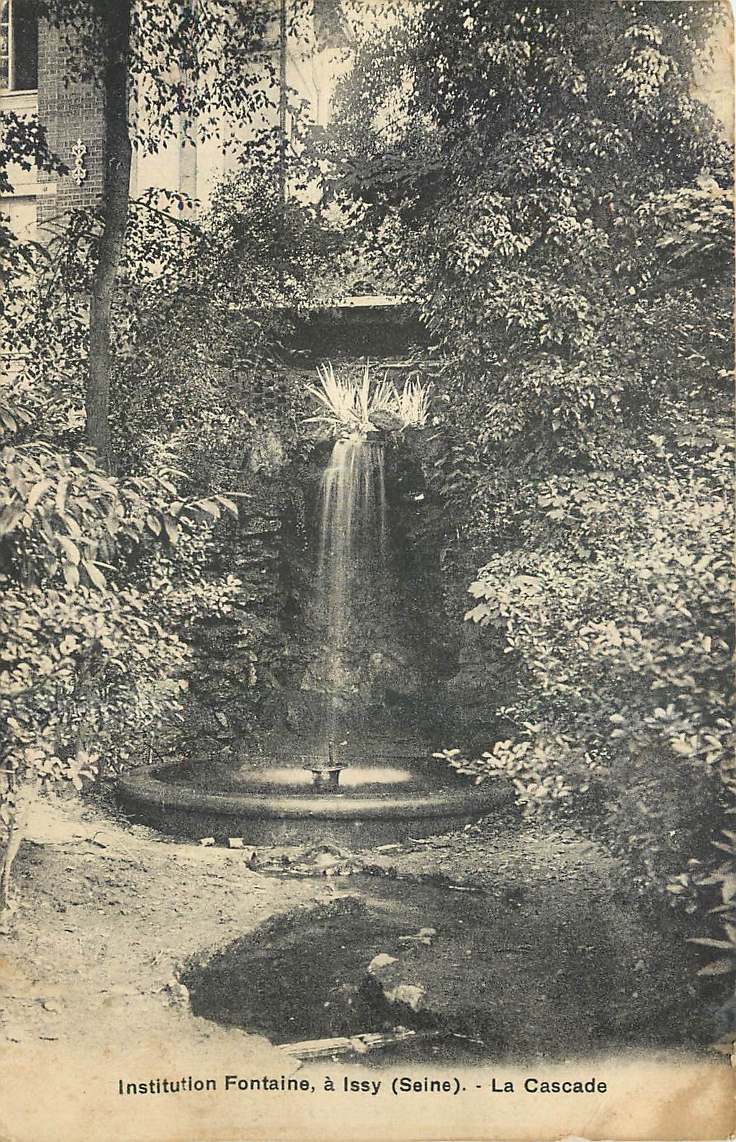 CPA Institution Fontaine a Issy Seine La Cascade 