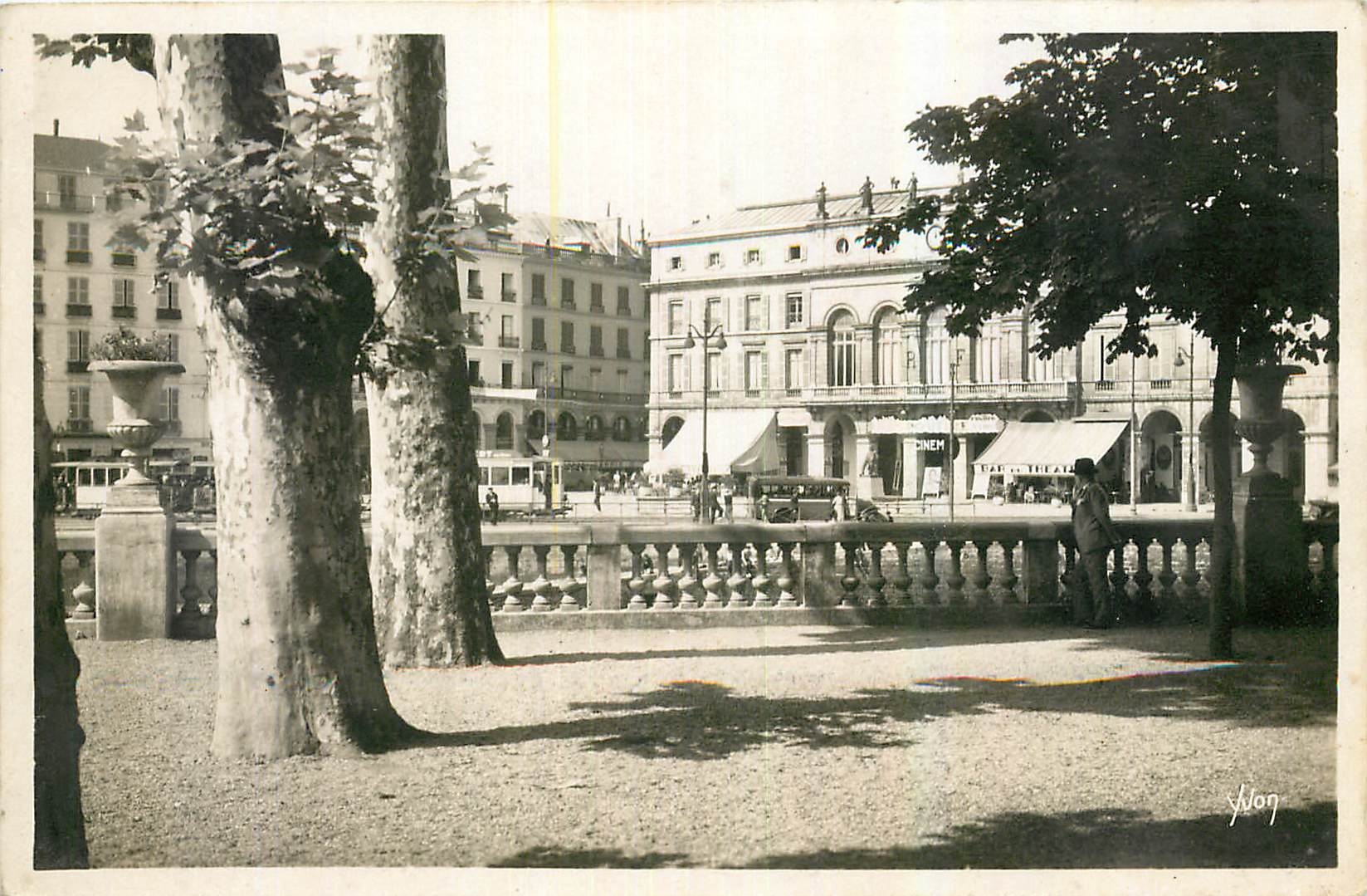 Place du Théâtre — Lyon — éditeur Yvon