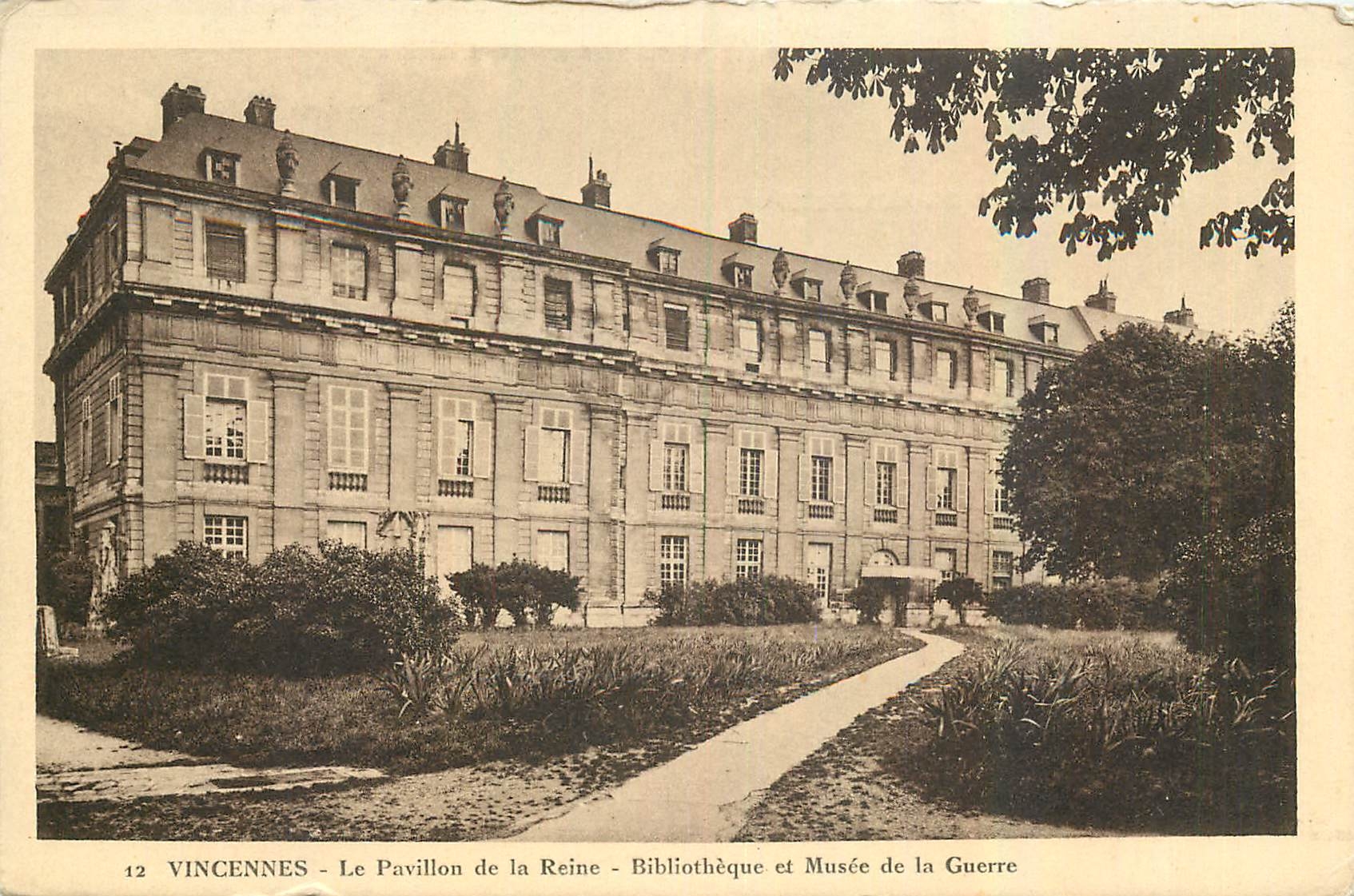 CPA Vincennes Le Pavillon de la Reine Bibliotheque et Musee de la Guerre 