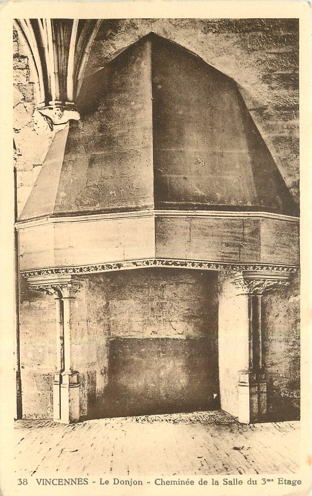 CPA Vincennes Le Donjon Cheminee de la Salle Etage 