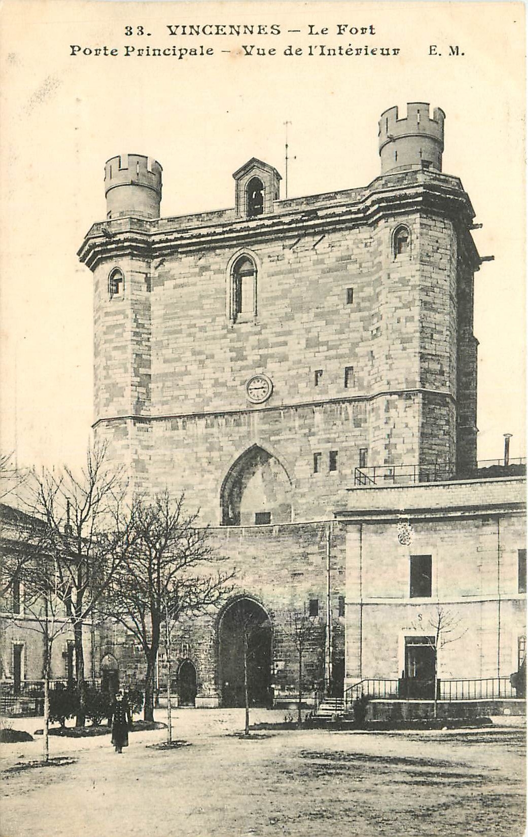 CPA Vincennes Le Fort Porte Principale Vue de l'Interieur 