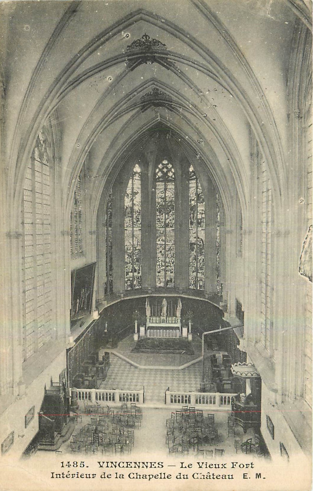 CPA Vincennes Le Vieux Fort Interieur de la Chapelle du Chateau 