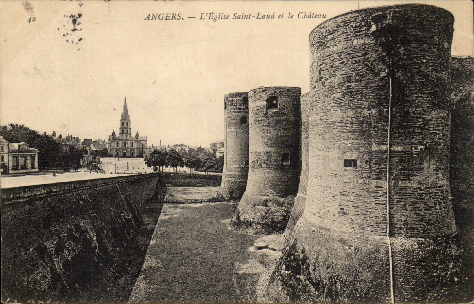 Angers CPA L'Eglise Saint Laud et le chateau