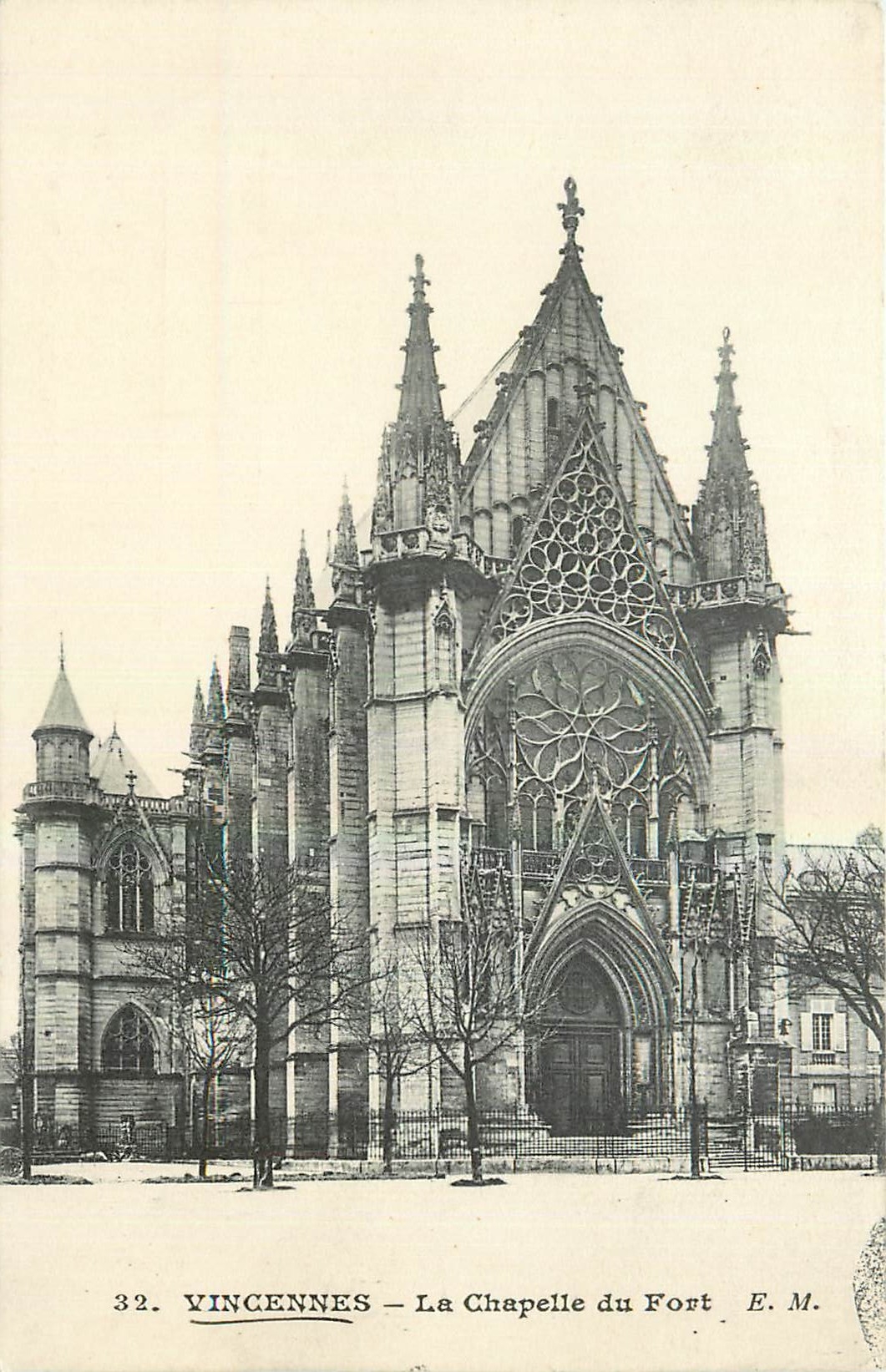 CPA Vincennes La Chapelle du Fort 