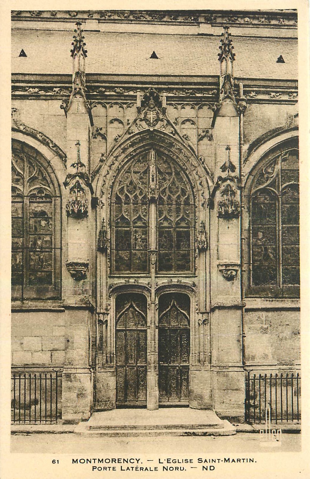 CPA Montmorency L'Eglise Saint Martin Porte laterale Nord 