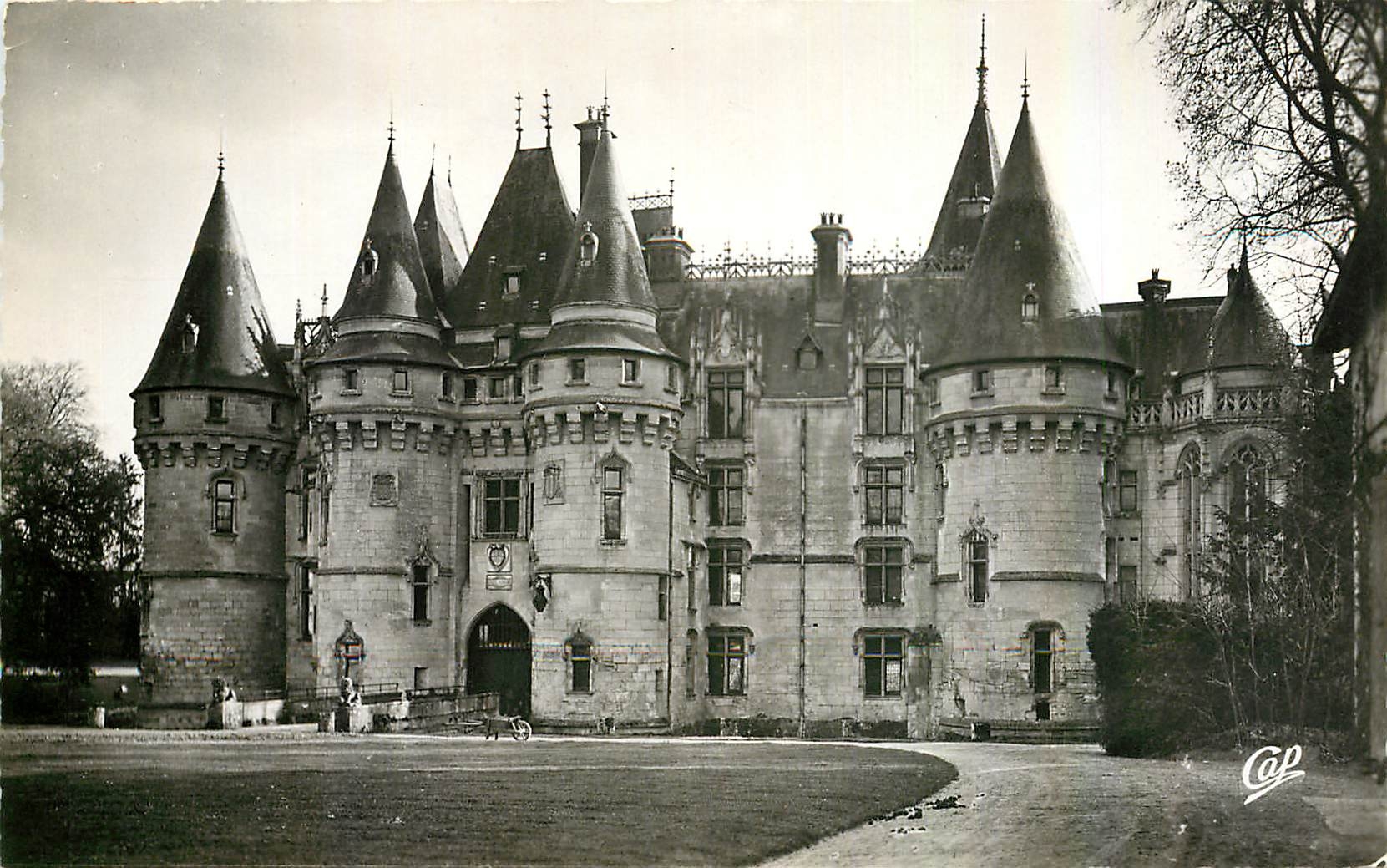 CPM Vigny le Chateau est illumine tous les Samedis et Dimanches soir de Mai a Septembre 