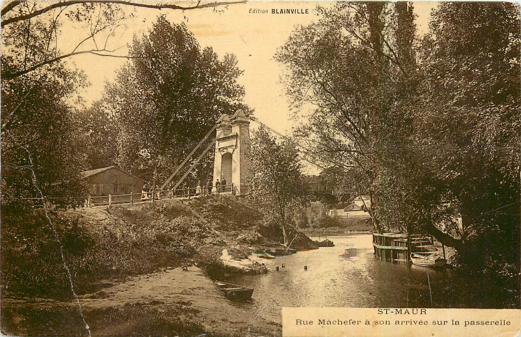 CPA St Maur Rue Machefer a son arrivee sur la passerelle 