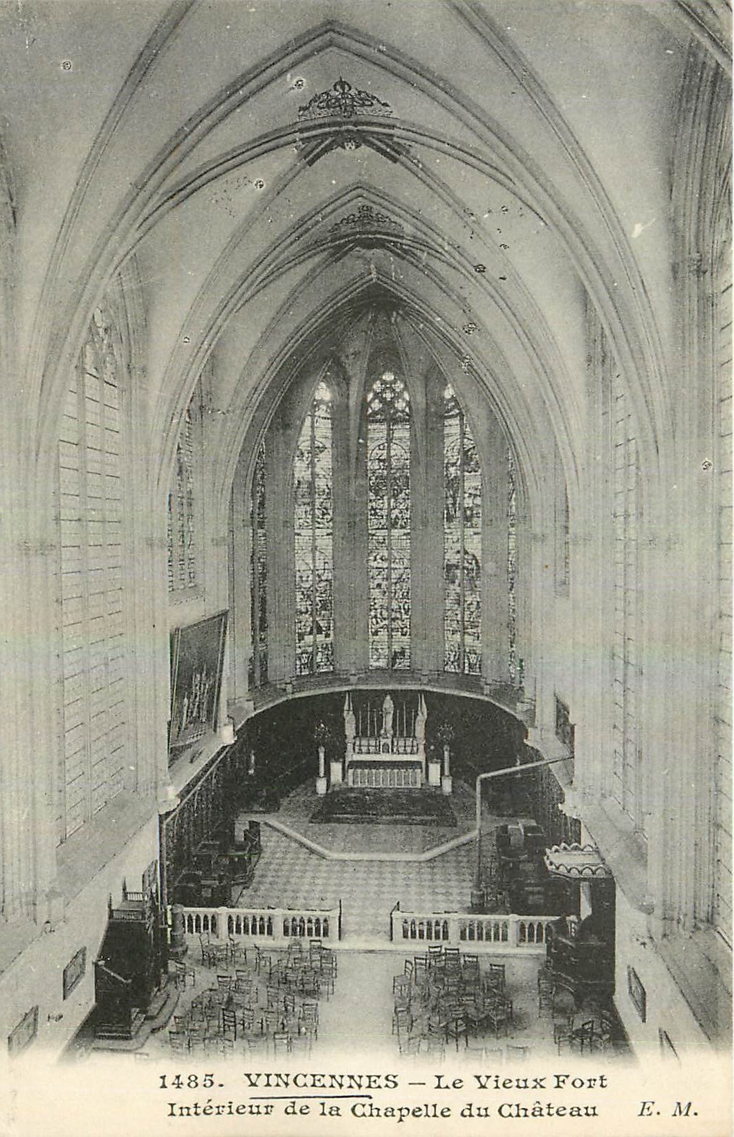 CPA Vincennes Le Vieux Fort Interieur de la Chapelle du Chateau 