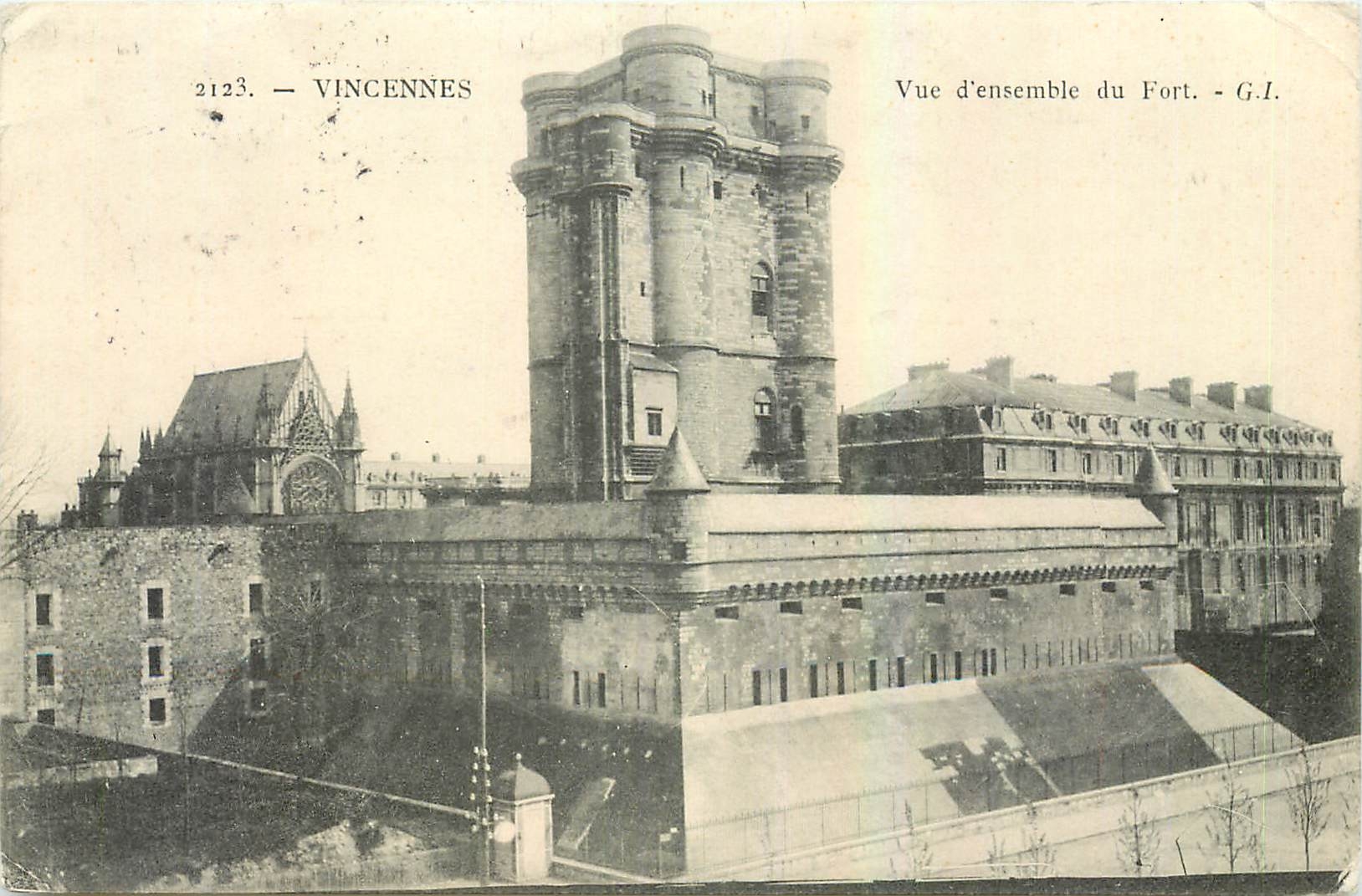 CPA Vincennes Vue d'ensemble du Fort 