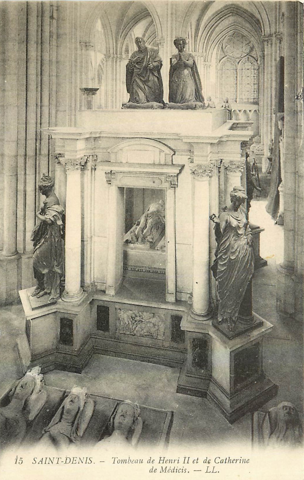 CPA Saint Denis Tombeau de Henri II et de Catherine de Medicis 