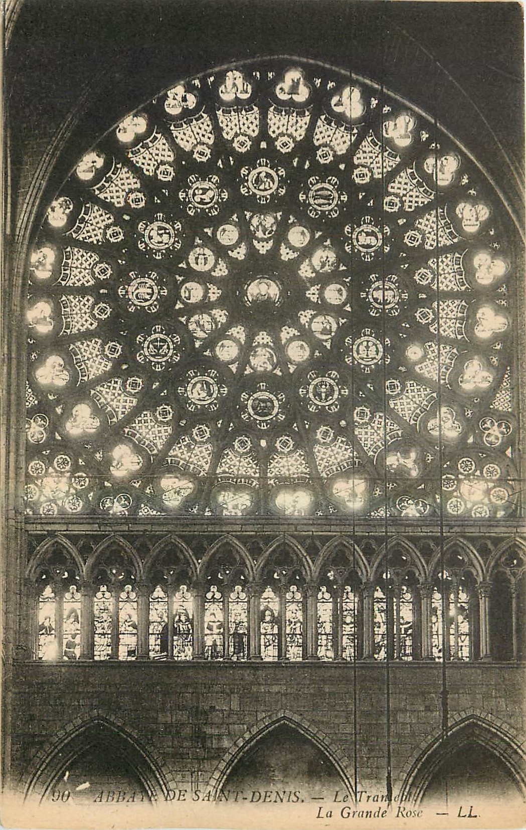 CPA Abbaye de Saint Denis Le Transept La Grande Rose 