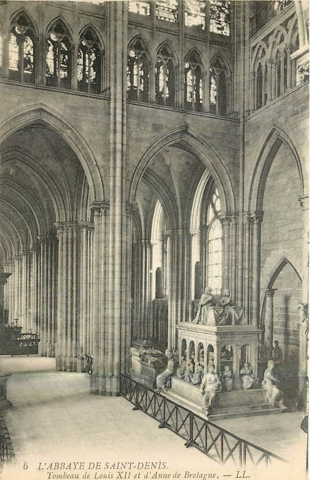 CPA L'Abbaye de Saint Denis Tombeau de Louis XII et d'Anne de Bretagne 