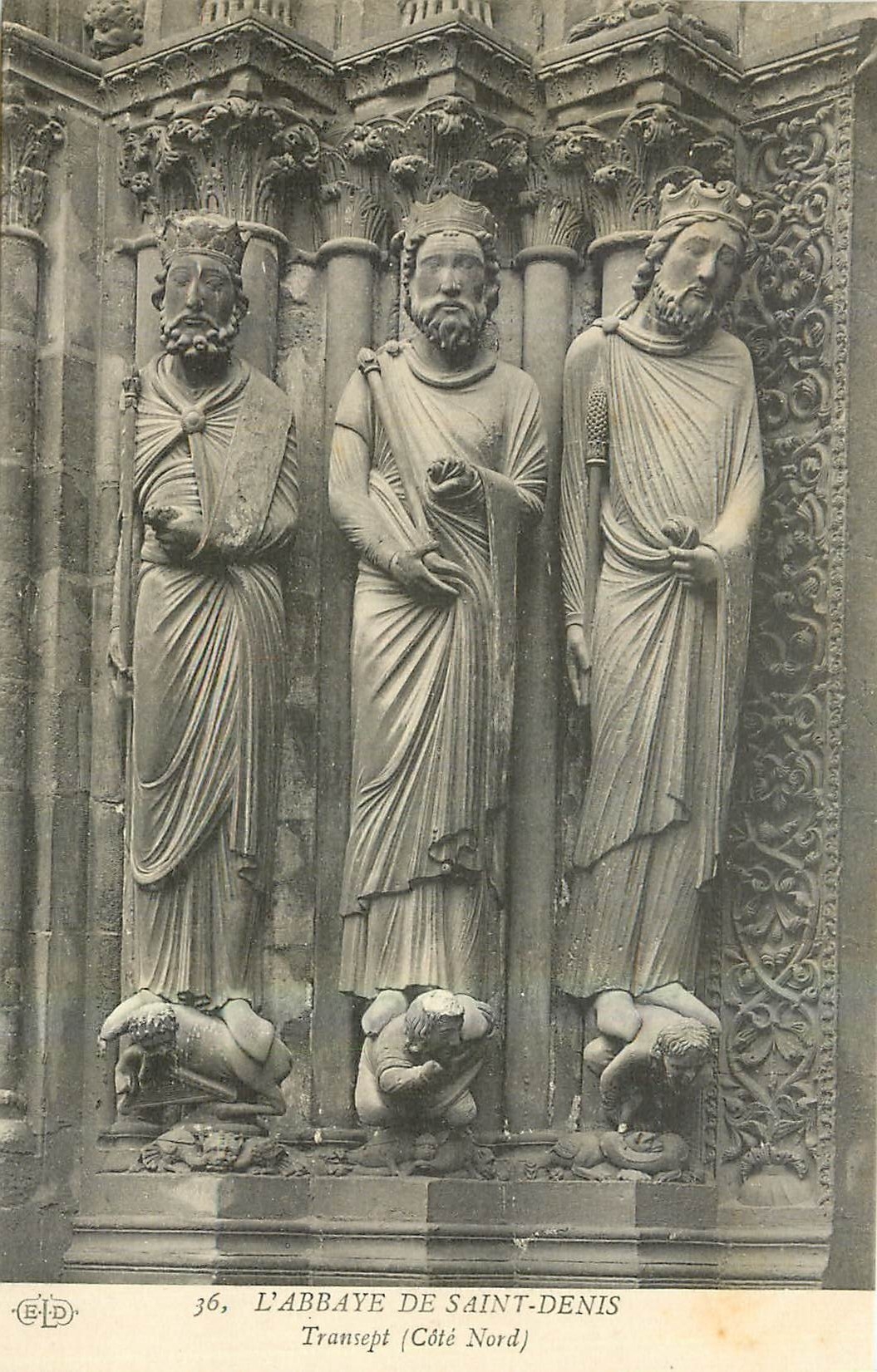 CPA L'Abbaye de Saint Denis Transept Cote Nord 