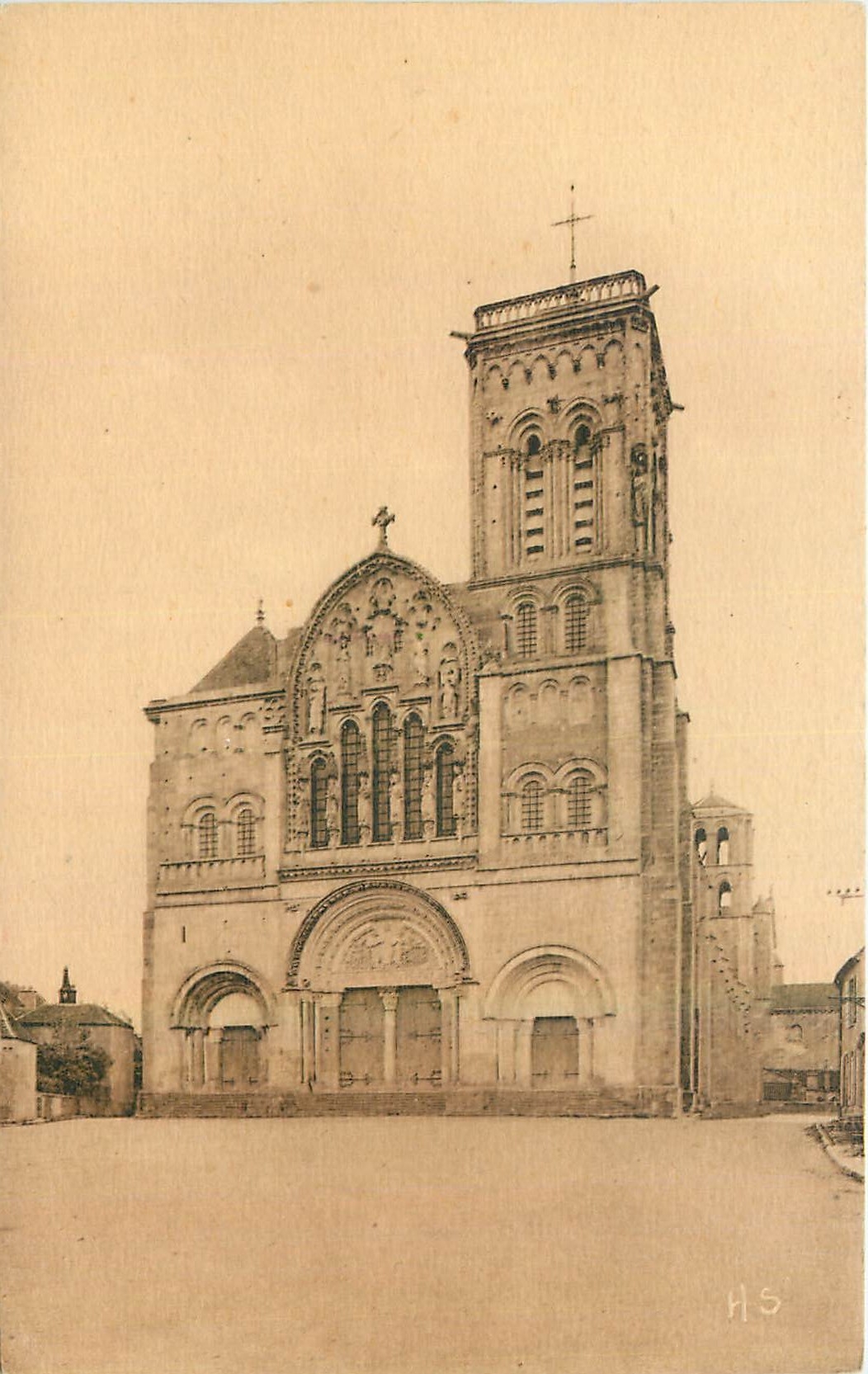 CPA L'Avallonnais Vezelay Yonne Eglise de la Madeleine 