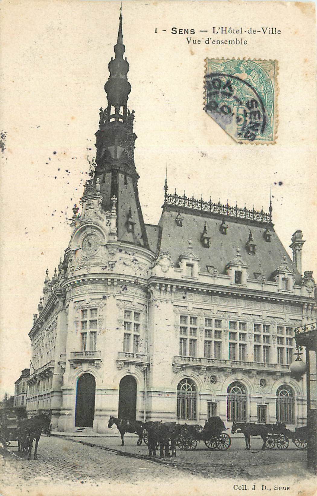 CPA Sens L'Hotel de Ville Vue d'ensemble 