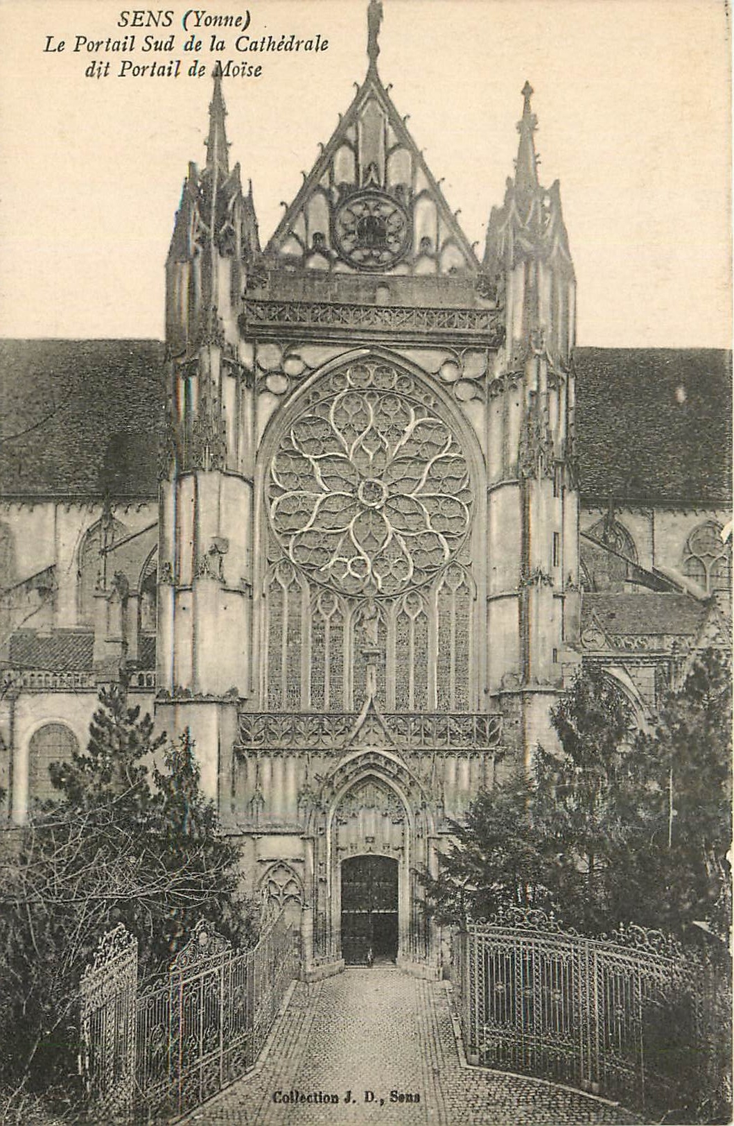 CPA Sens Yonne Le Portail sud de la Cathedrale dit Portail de Moise 