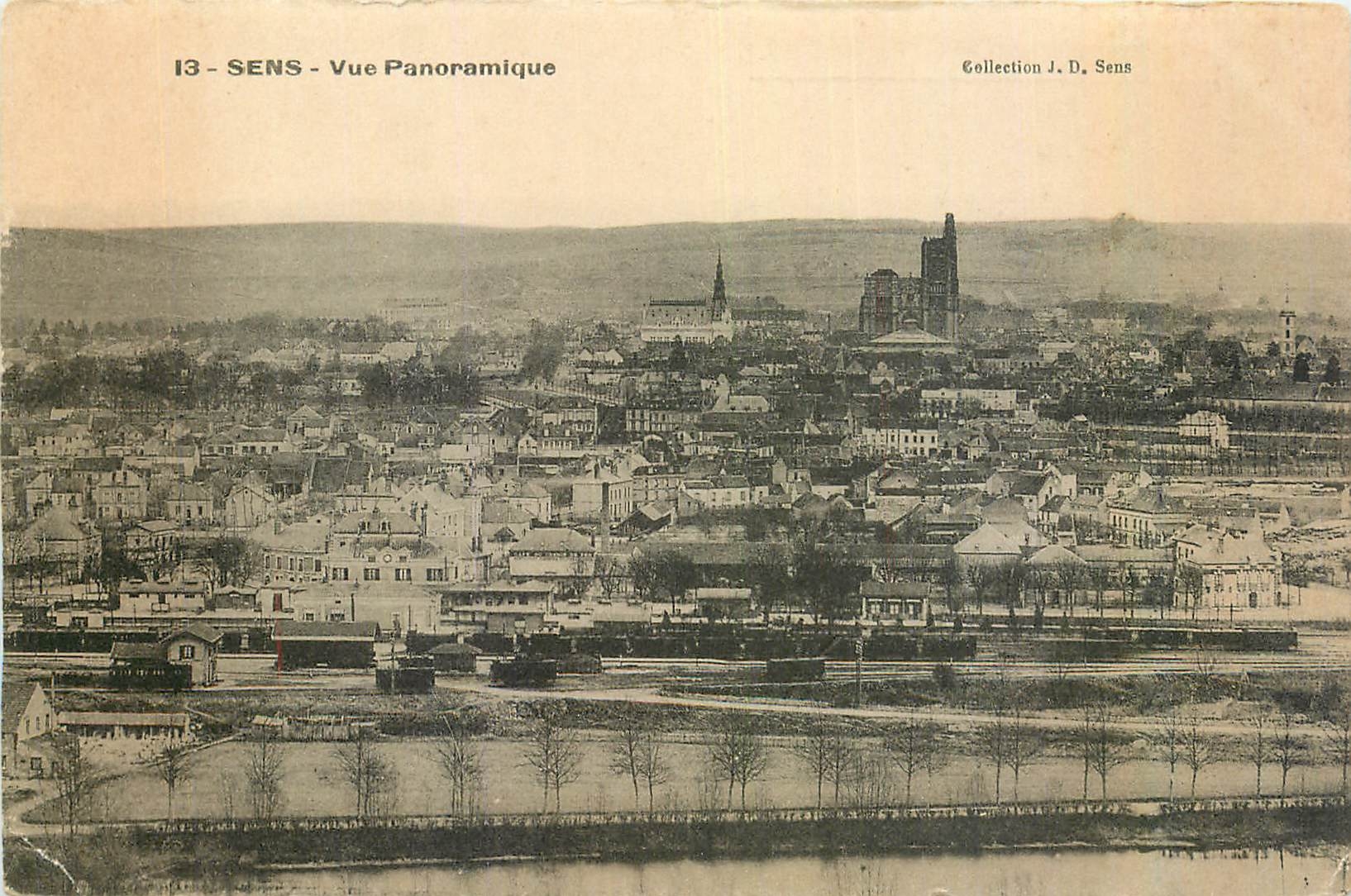 CPA Sens vue panoramique Train