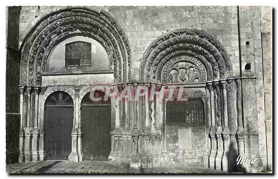 CPA Avallon Yonne Portail de l'Eglise Saint Lazare 
