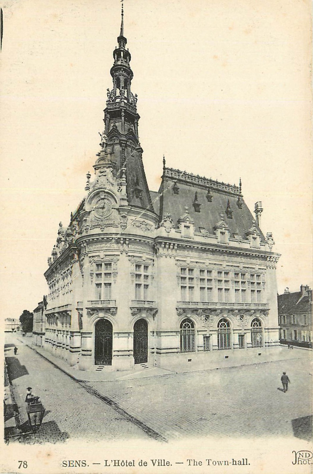 SENS — L'Hôtel de Ville — The Town-hall