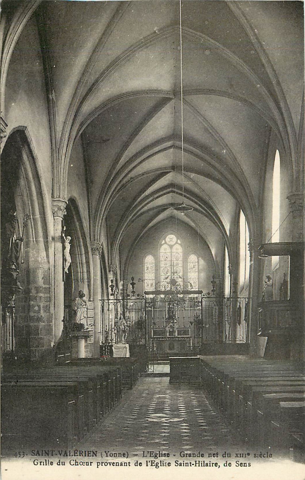 CPA Saint Valerien Yonne J'Eglise Frande nef Grille du Choeur provenant de l'Eglise Saint Hilaire de