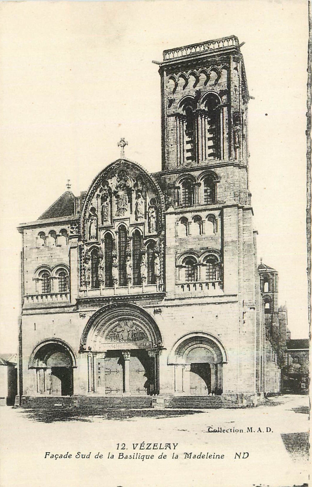 CPA Vezelay Facade sud de la basilique de la Madeleine 