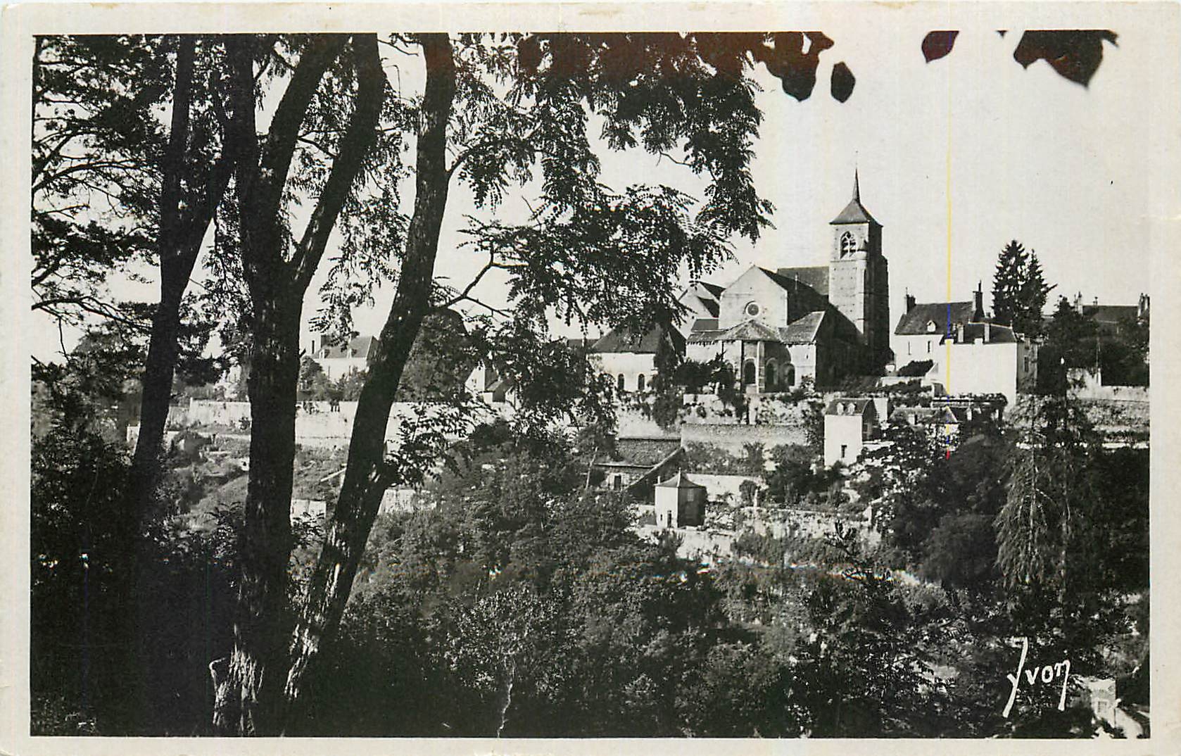 CPA Avallon Yonne L'Eglise St Lazare vue du bois des Chaumes