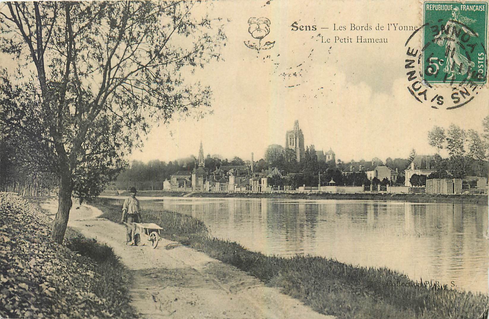 CPA Sens Les Bords de l'Yonne Le Petit Hameau 
