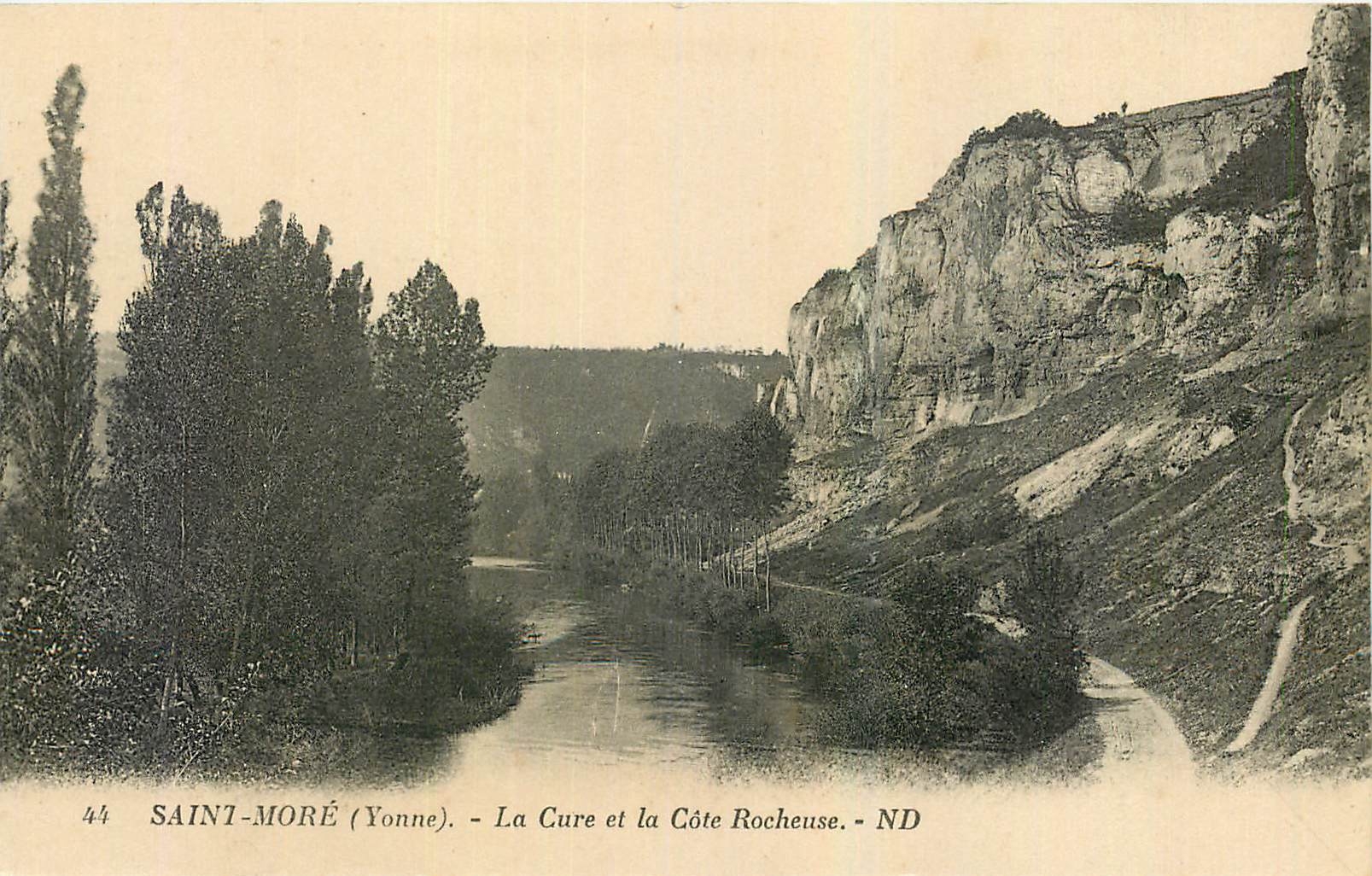 CPA Saint More Yonne La Cure et la Cote Rocheuse 