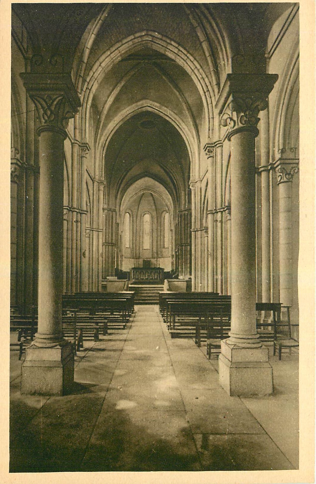 CPA Monastere de Ste Marie de la Pierre qui Vire Yonne L'Eglise Vue prise sous la Tribune 